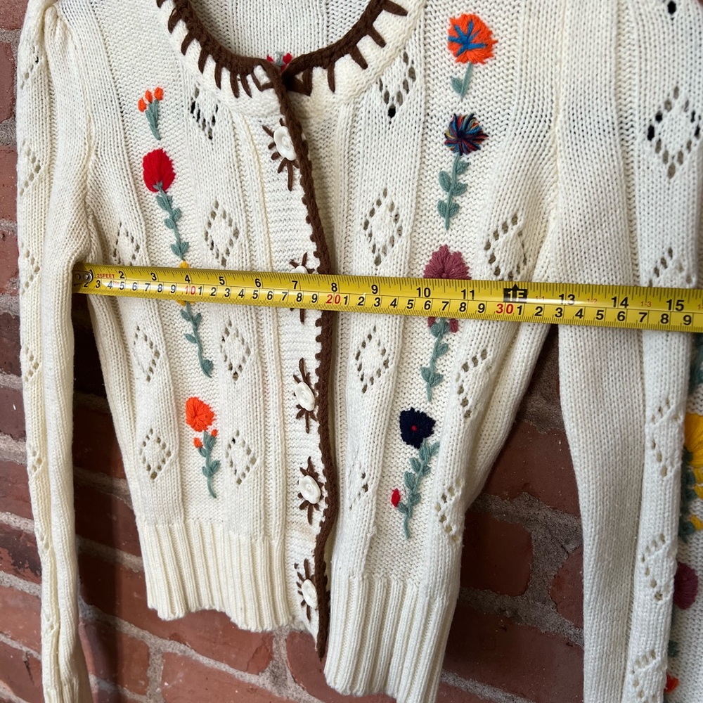 Floral Embroidered Cream Cardigan fit small - Picture 8 of 8